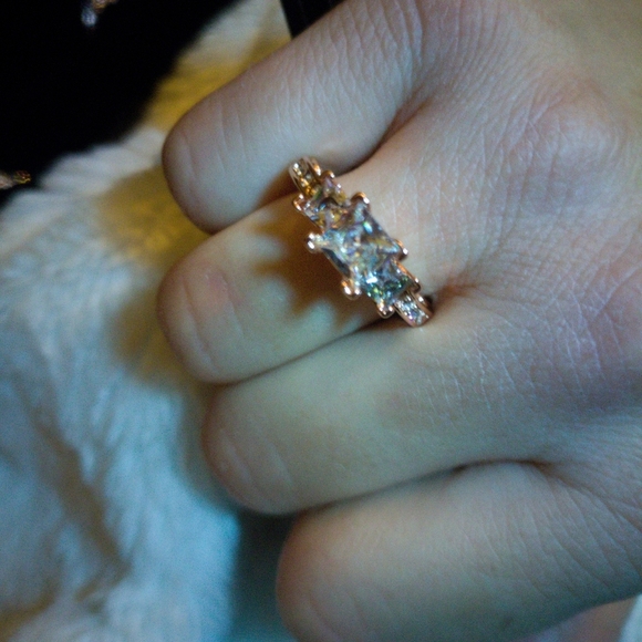 A size 7 1/2 Rose gold ring - Picture 2 of 11